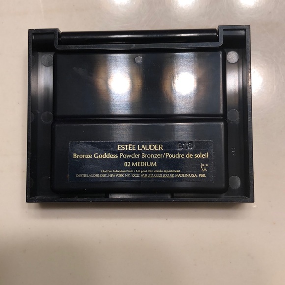 Estée Lauder Bronzing Powder - Picture 3 of 3